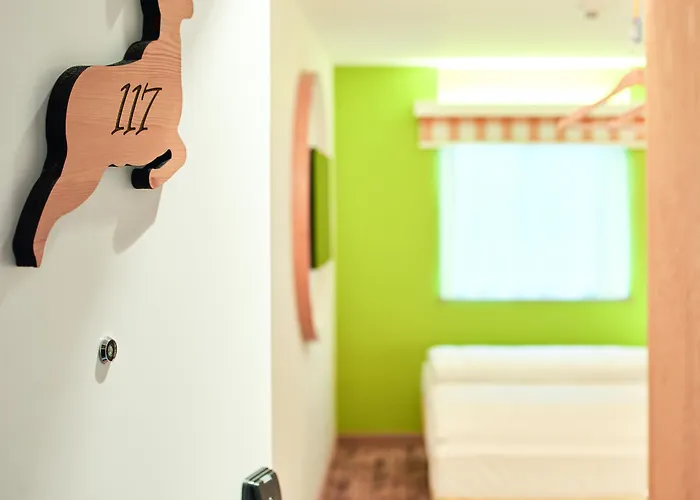 Hey Lou מלון פידינג